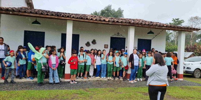 Aula de campo - Visitando a Capela Velha 