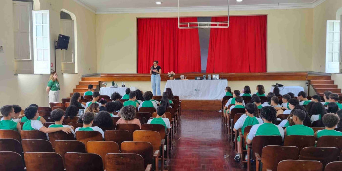 Bate-papo com a Escritora Analu Leite