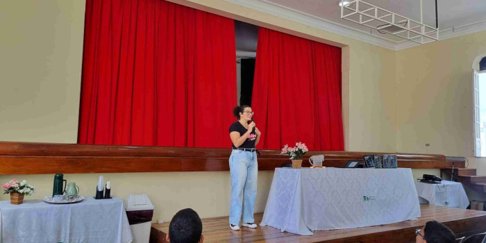 Bate-papo com a Escritora Analu Leite