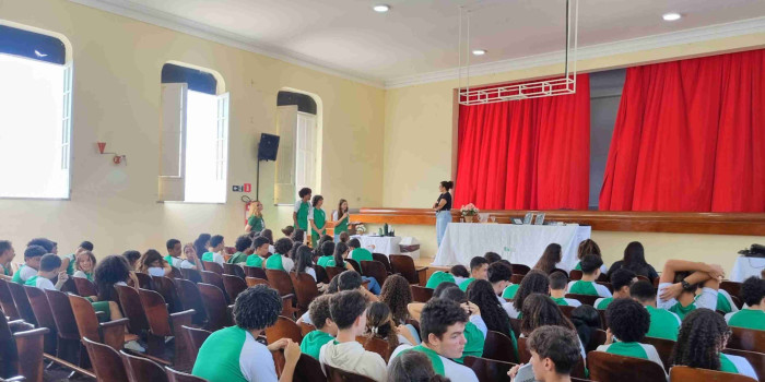 Bate-papo com a Escritora Analu Leite
