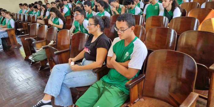 Bate-papo com a Escritora Analu Leite
