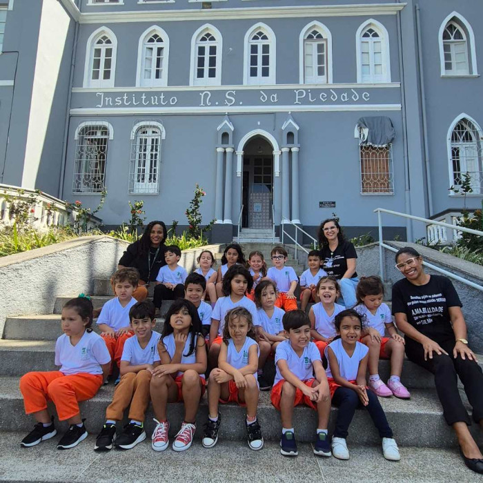 Passeio pelas ruas da Escola