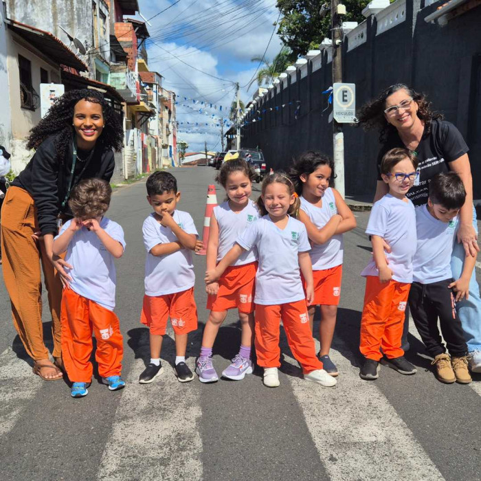 Passeio pelas ruas da Escola