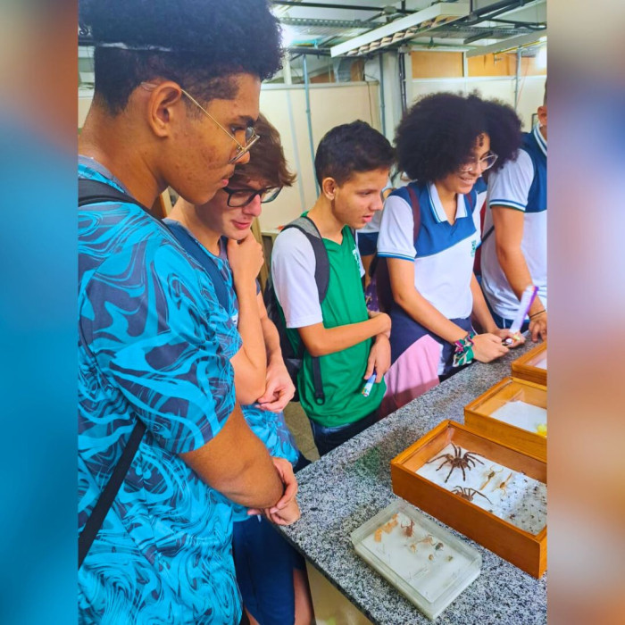 Visita à UFSB