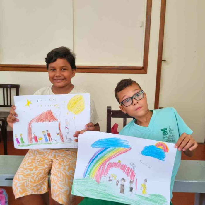 Celebrando a Criatividade Natalina: Desfile de Desenhos de Presépios 