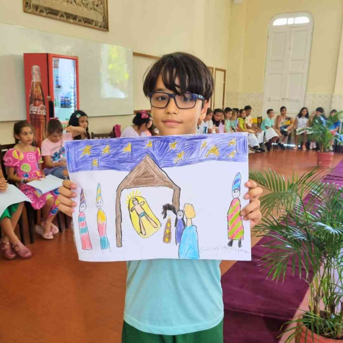 Celebrando a Criatividade Natalina: Desfile de Desenhos de Presépios 